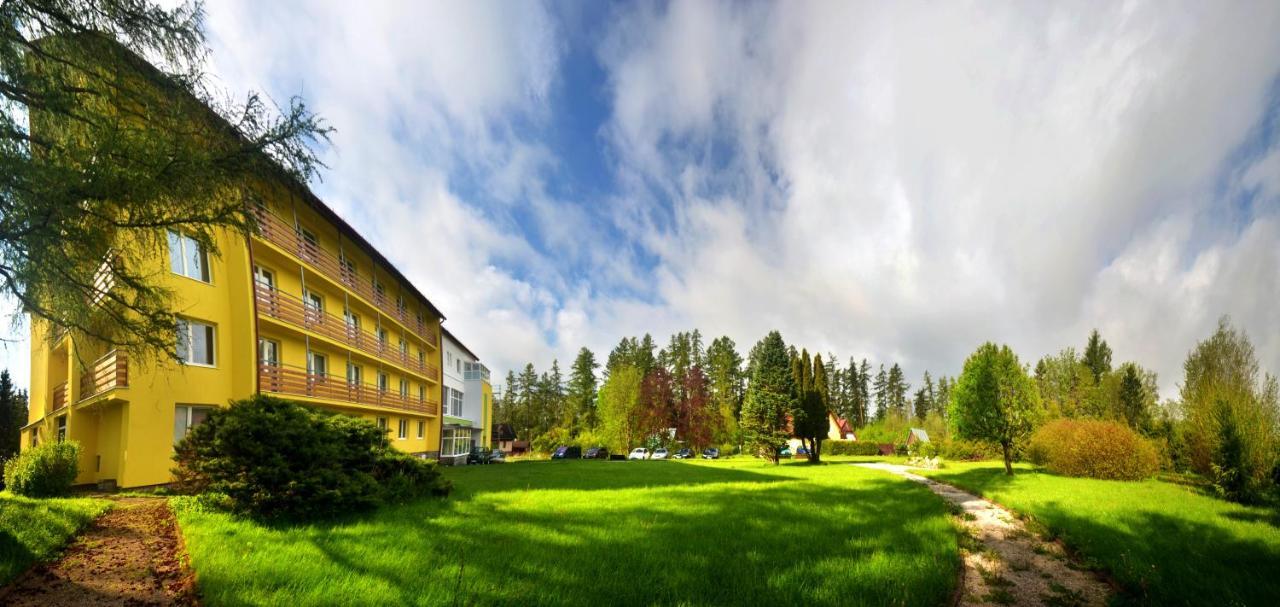 Hotel Lesana Стара-Лесна Экстерьер фото