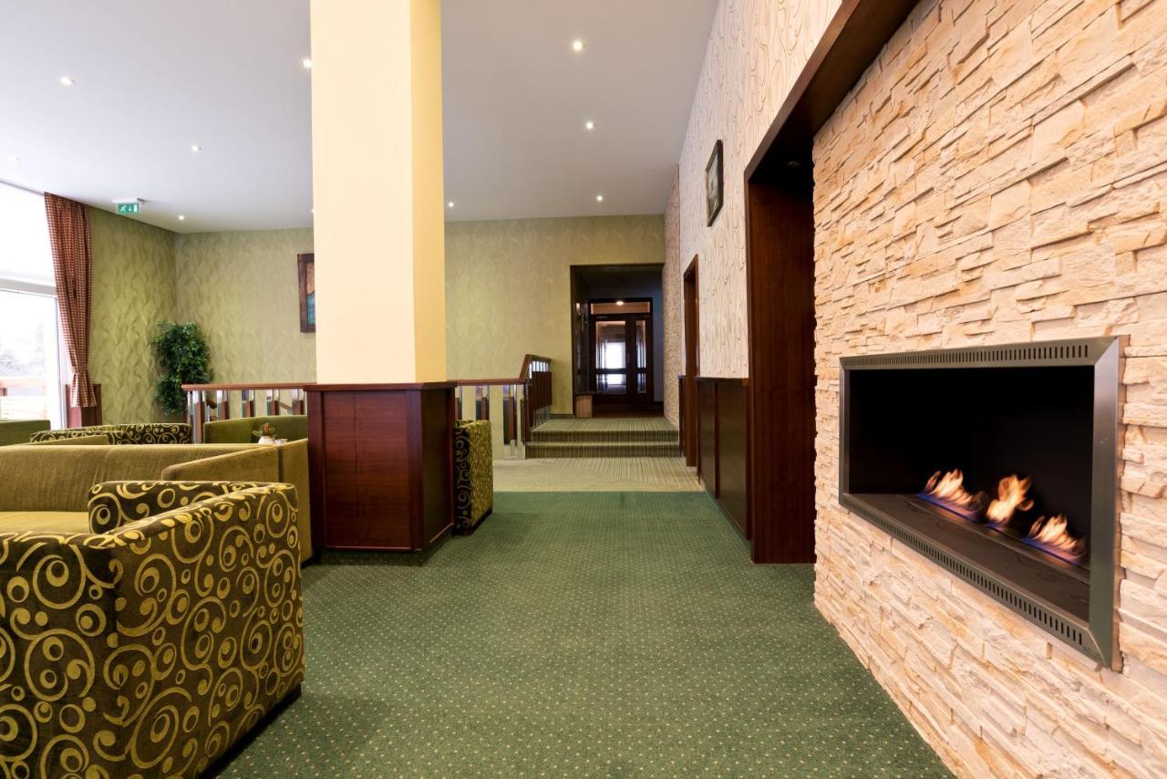 Hotel Lesana Стара-Лесна Экстерьер фото