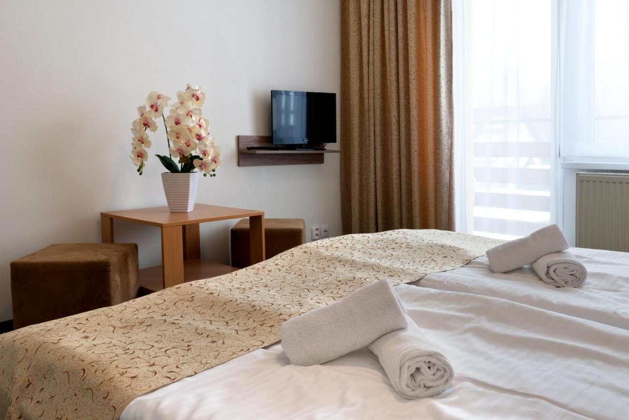 Hotel Lesana Стара-Лесна Экстерьер фото