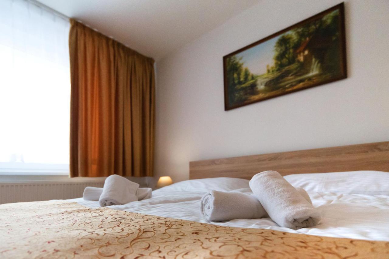 Hotel Lesana Стара-Лесна Экстерьер фото