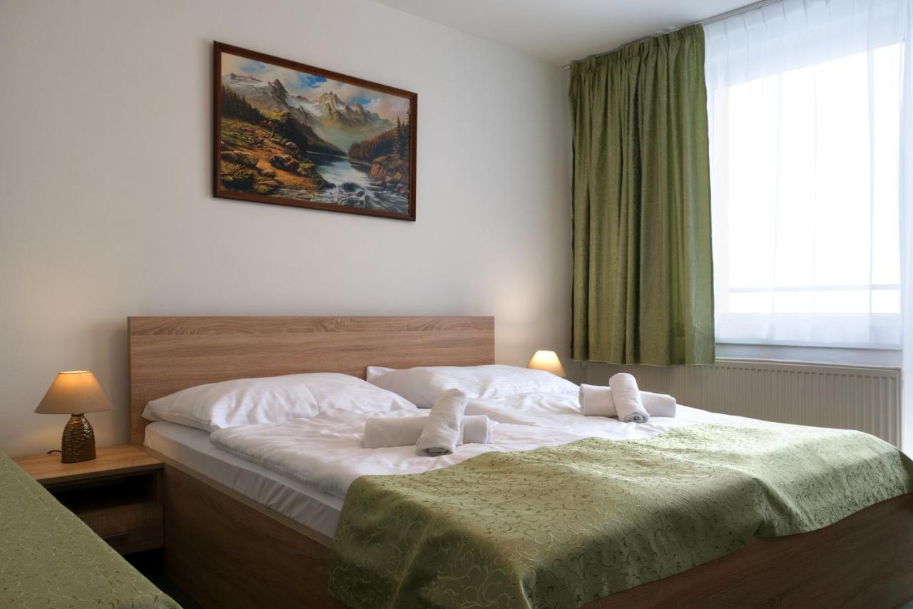 Hotel Lesana Стара-Лесна Экстерьер фото