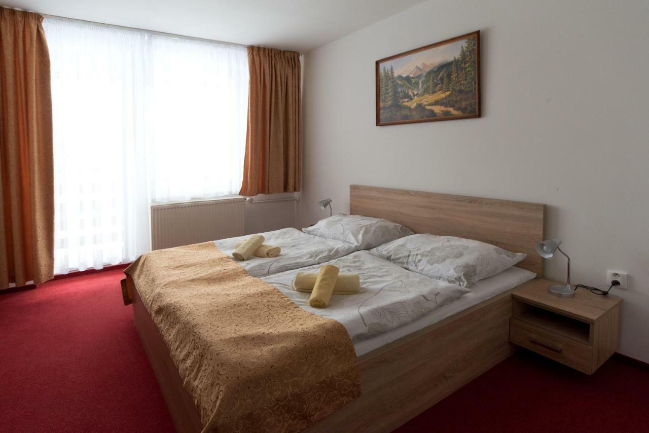 Hotel Lesana Стара-Лесна Экстерьер фото